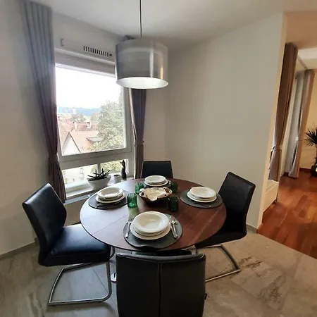 Look, The Castle! Apartman